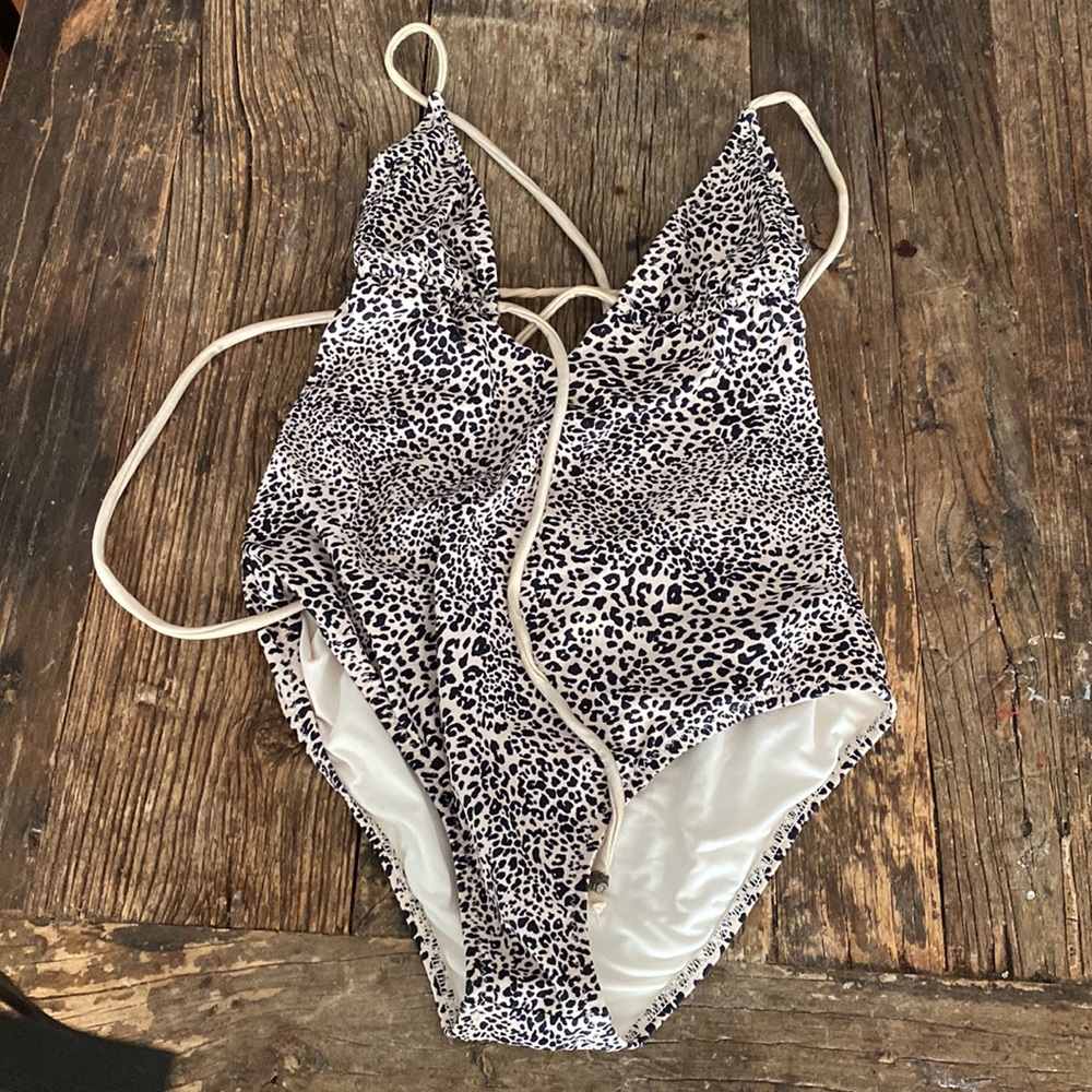 Eberjey
Cat Eyes One Piece Bathing Suit Charlie Black Animal print leopard - Picture 5 of 8